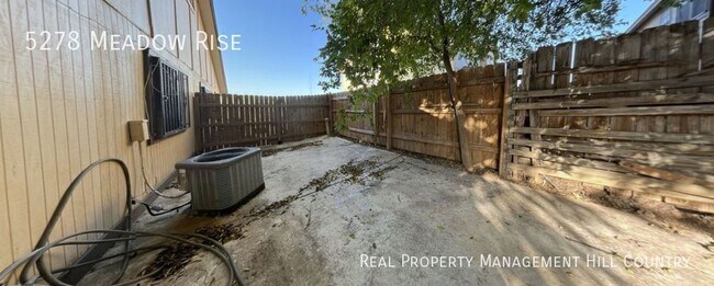 Building Photo - 5278 Meadow Rise St