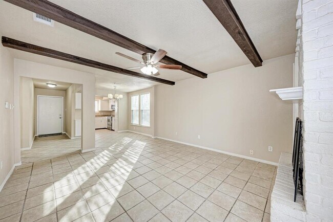 Building Photo - 1502 Sagebrush Dr