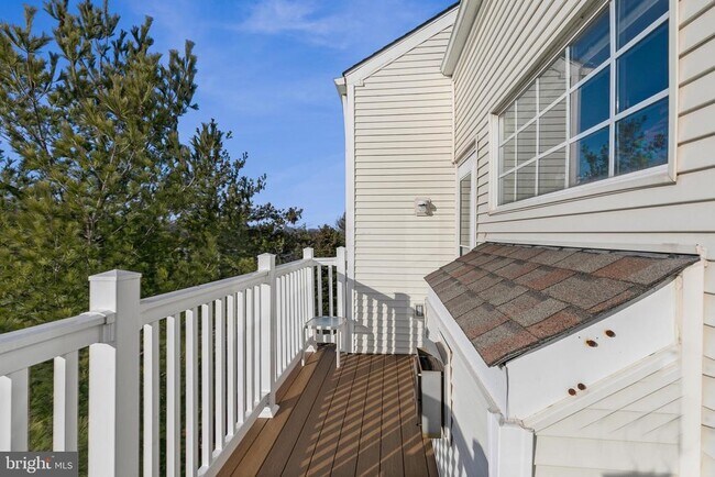 Building Photo - 21855 Locomotive Terrace