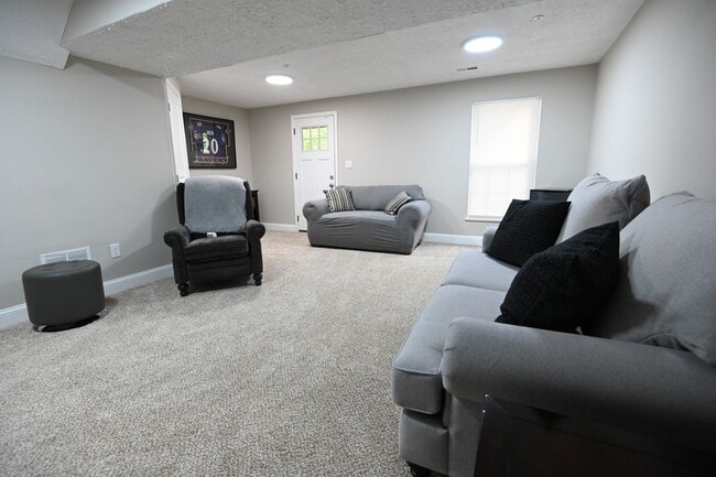 Building Photo - Townhome Chestnut Cove