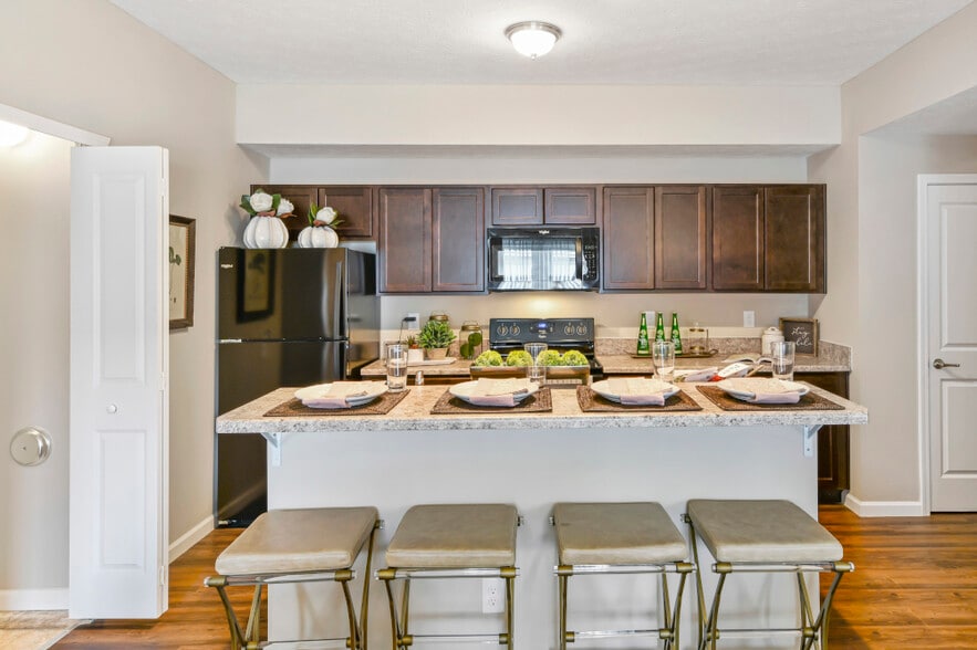 Primary Photo - Sunbury Springs