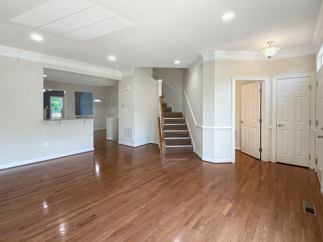 Building Photo - 9706 Braidwood Ter