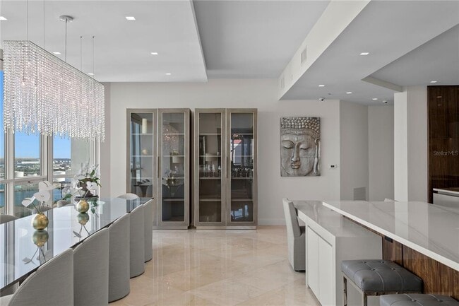 Building Photo - 450 Knights Run Ave