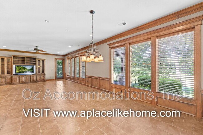 Building Photo - 16690 Country Club Dr