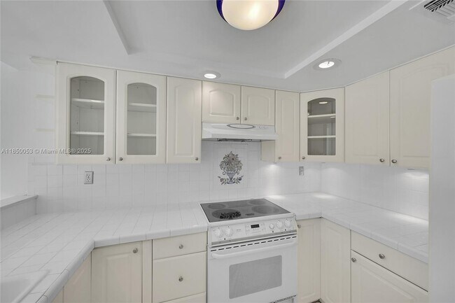 Building Photo - 5555 N Ocean Blvd