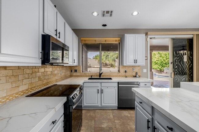 Building Photo - 7740 E Phantom Way