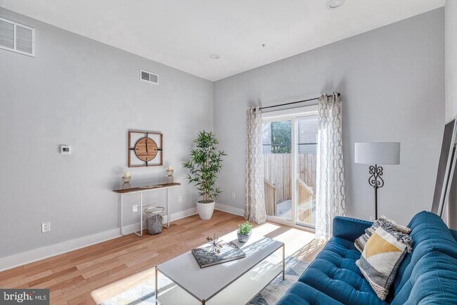 Building Photo - 2636 Latona St