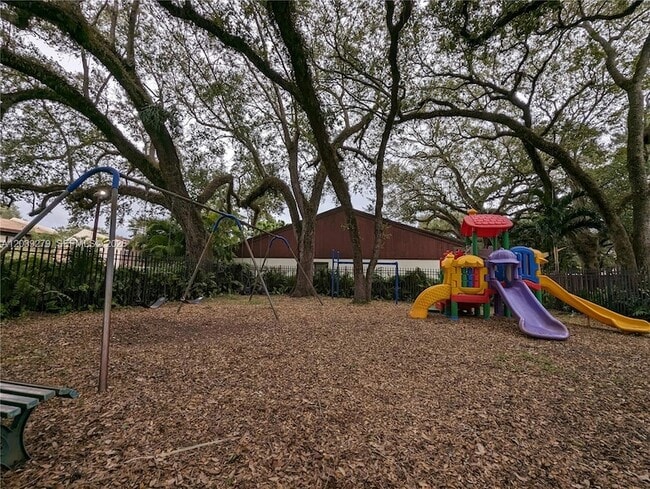 Building Photo - 3446 Oak Dr