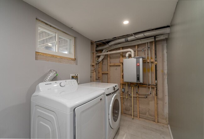 Building Photo - 1055 Parksley Ave