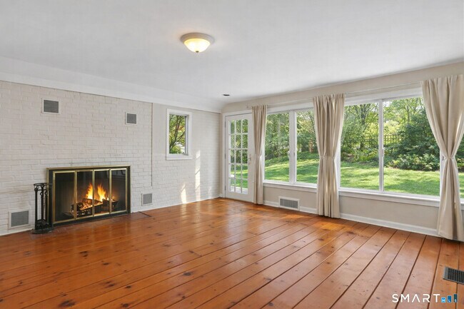 Building Photo - 815 Valley Rd