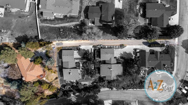 Building Photo - Executive Rental in North End Foothills