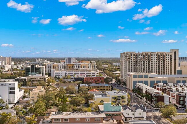 Building Photo - BEAUTIFUL Luxury Condo in Downtown St Pete...