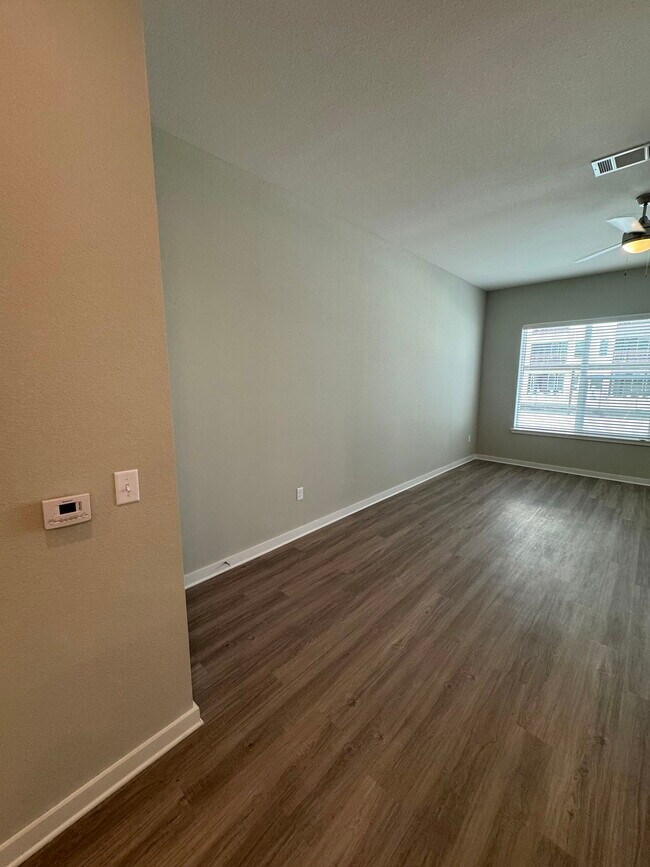 Building Photo - 1000 Persimmon Dr