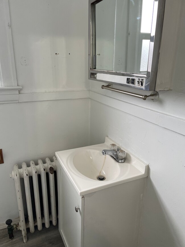 Building Photo - 58 Jerricho