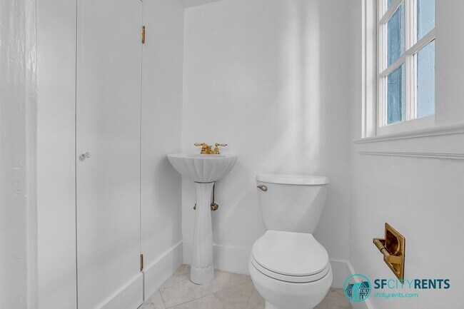 Building Photo - Forest Hill: Elegant Single Family Home