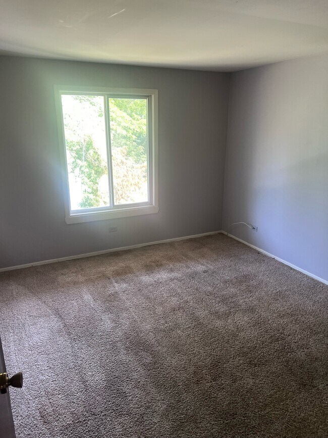 Building Photo - 642 Melrose Ln