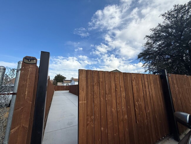 Building Photo - Brand new and Move-In ready!