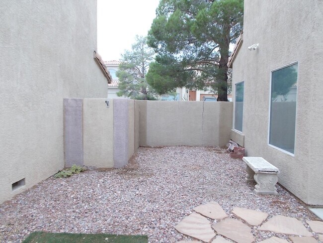 Building Photo - Bright & Spacious 2-Story Home – Move-In R...