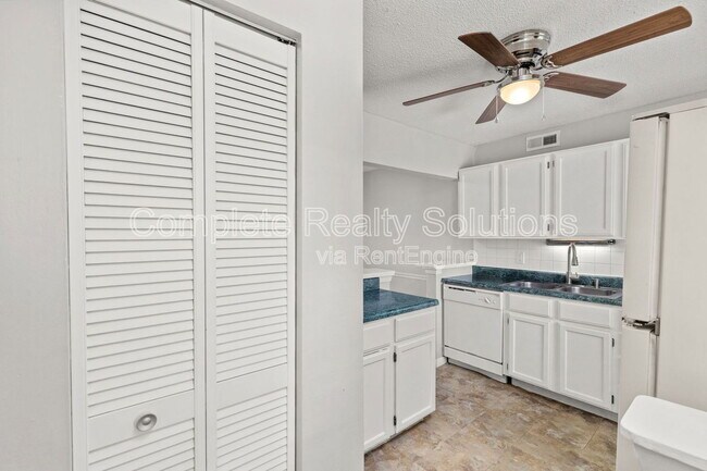 Building Photo - 2042 Gascony Parc Dr
