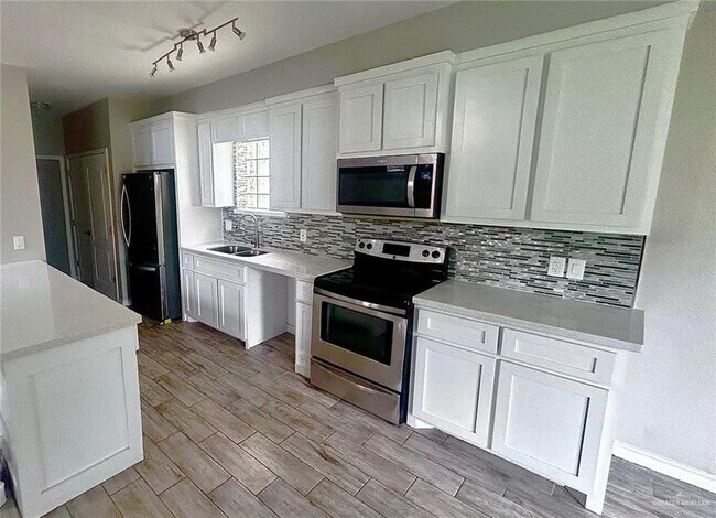 Building Photo - 3204 Black Oak Ln