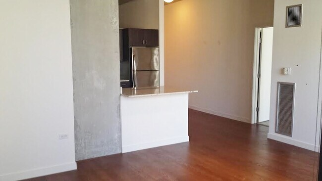 Building Photo - 235 W Van Buren St
