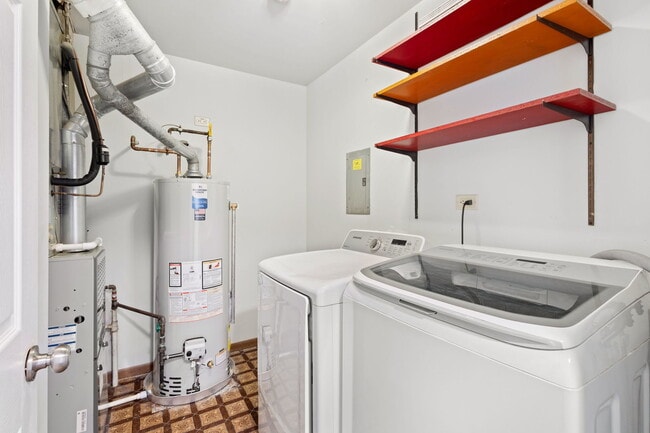 Building Photo - 7030 Park Ln Ct