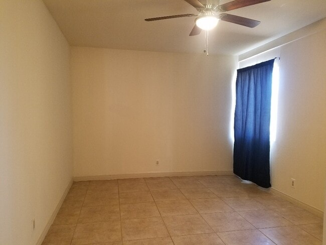Building Photo - Wide open spaces!
