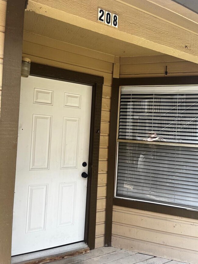 Building Photo - 5608 Cougar Dr