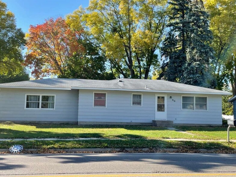 Building Photo - 416 Lakeland Dr SE