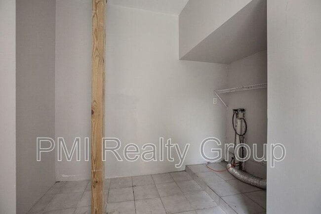 Building Photo - 3295 W 46th St