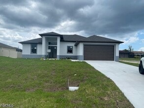 Building Photo - 1508 NE 35th Ln