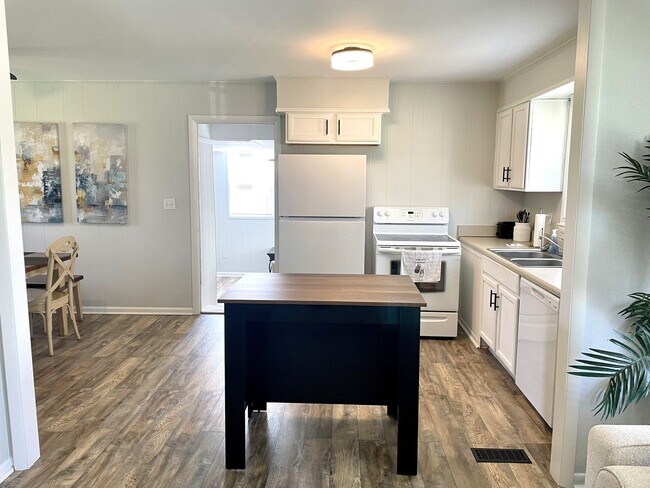 Building Photo - 214 Chapman Ln