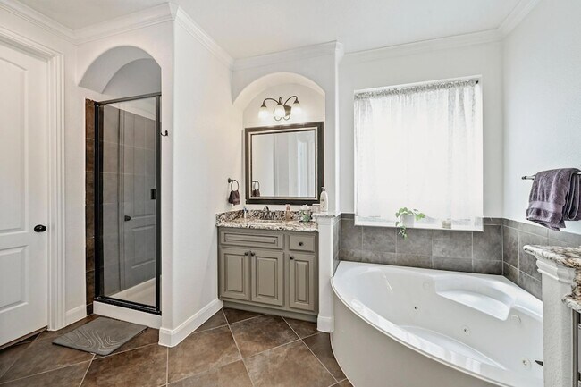 Building Photo - 4303 Woodledge Pl