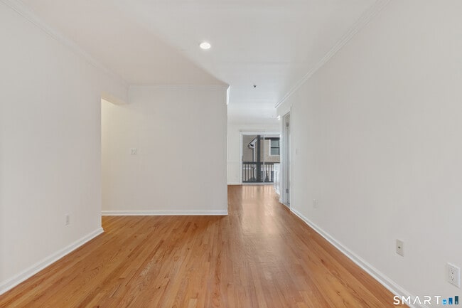 Building Photo - 44 Pleasant St