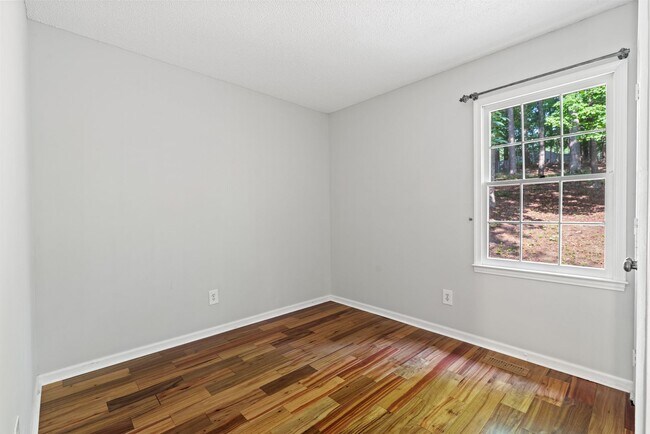 Building Photo - 7833 Foxwood Dr
