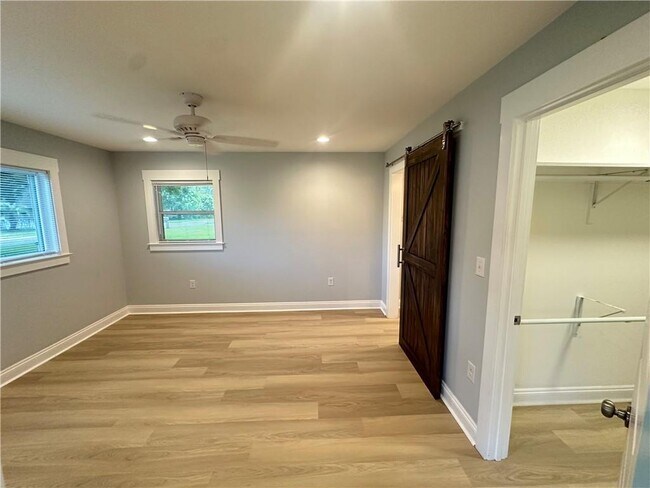 Building Photo - 311 W Marigold Ave