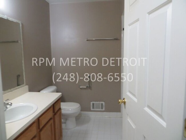 Building Photo - Sterling Heights Condo(16 Mile & Mound)