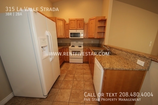 Building Photo - 315 La Valle Strada Ln