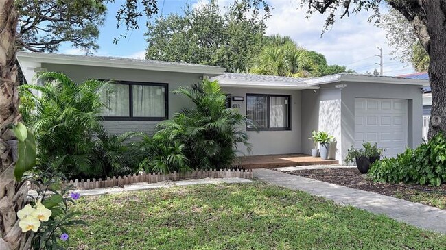 Primary Photo - 433 NW 15th Way