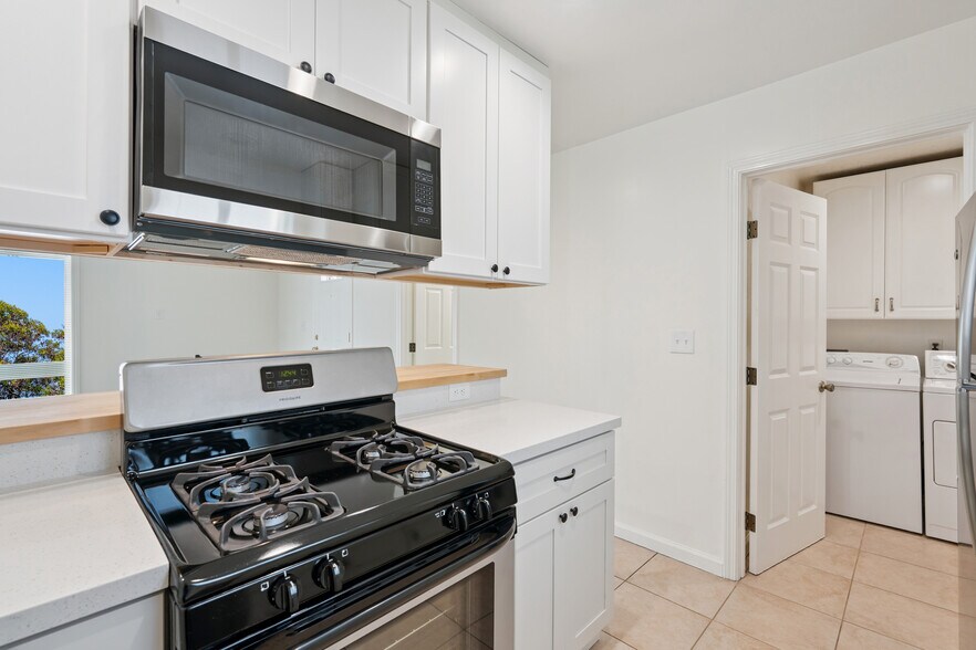 Building Photo - 5541 Highland Ave
