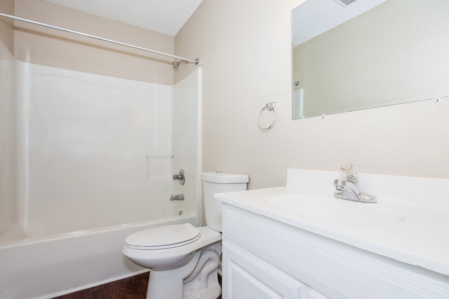 Building Photo - 103 Doree Ln