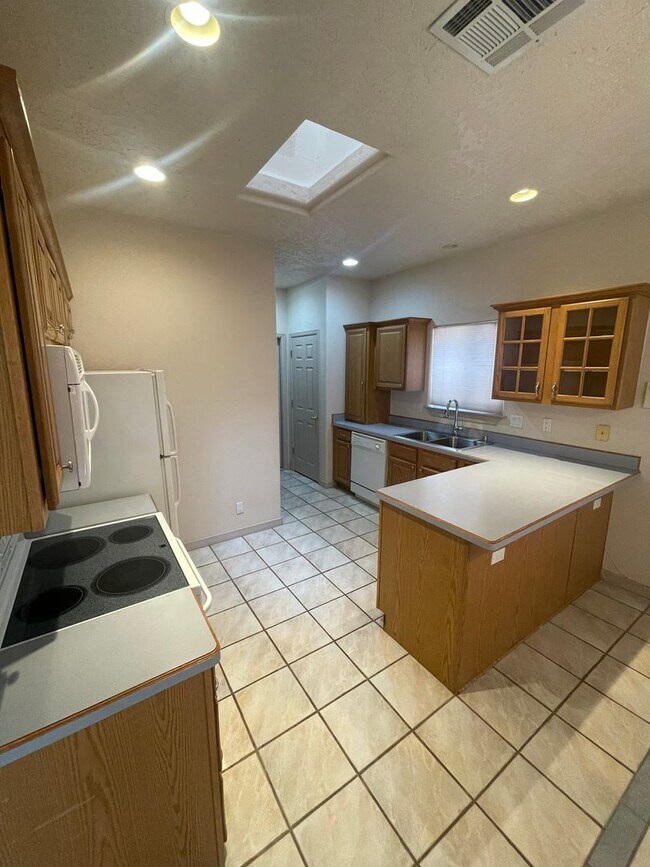 Building Photo - 2677 Stellar Way