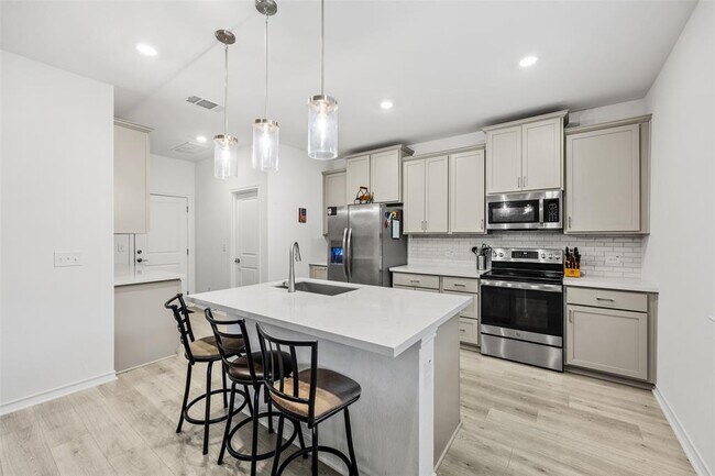 Building Photo - 301 Quarry Rock Cove