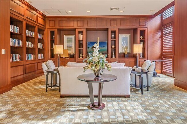 Building Photo - 347 N New River Dr E