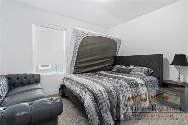 Building Photo - Townhome with Style and Space Close to Dow...