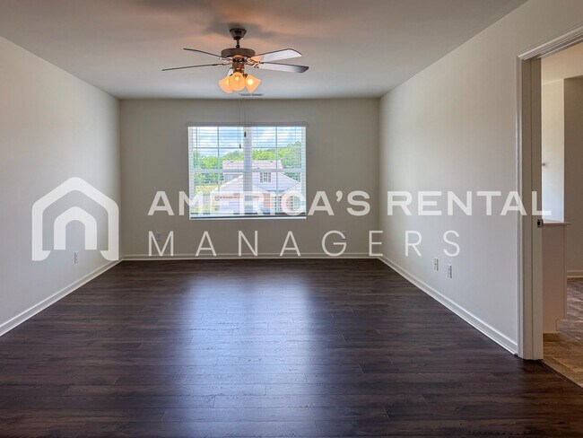 Building Photo - Move-in Special! Beautiful 5 Bed, 2 Bath h...
