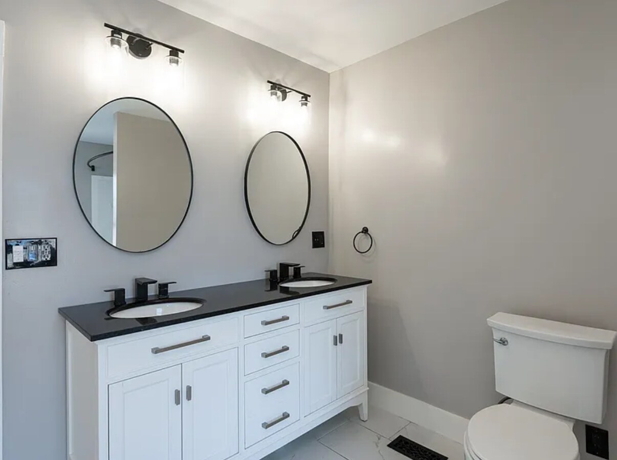 Bathroom 1 - 39 South Ave