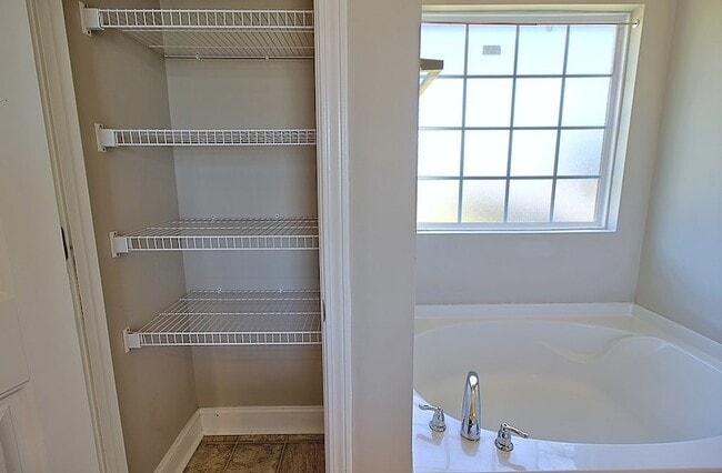 Building Photo - 771 Live Oak Church Rd