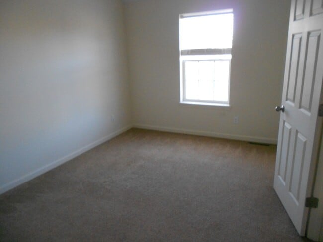 Building Photo - Duplex with a Fenced in Backyard!