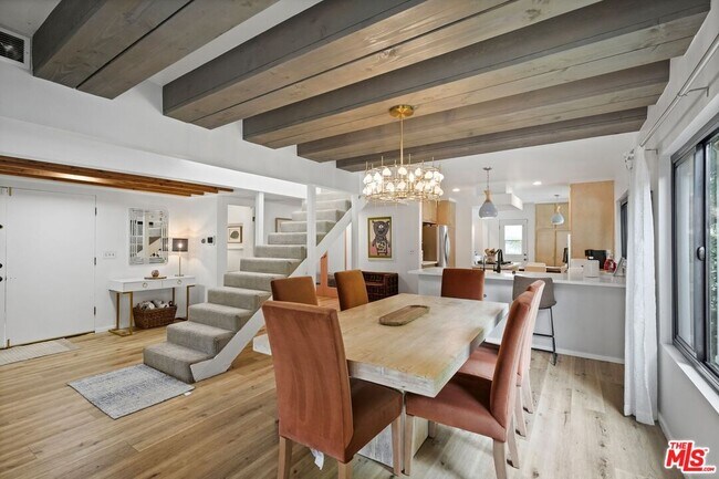 Building Photo - 6558 Lasaine Ave